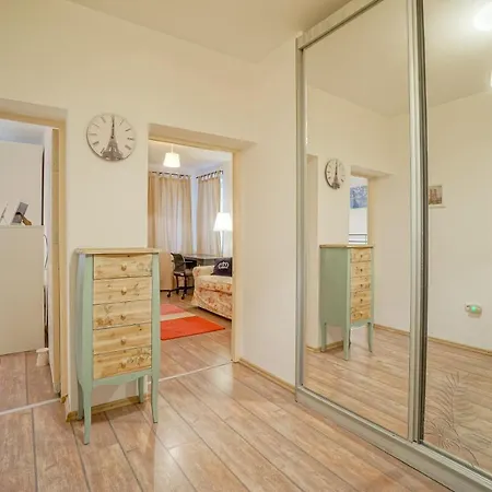 Le Petit Paris - 1bdr Apt. Alba Iulia Square Apartamento *